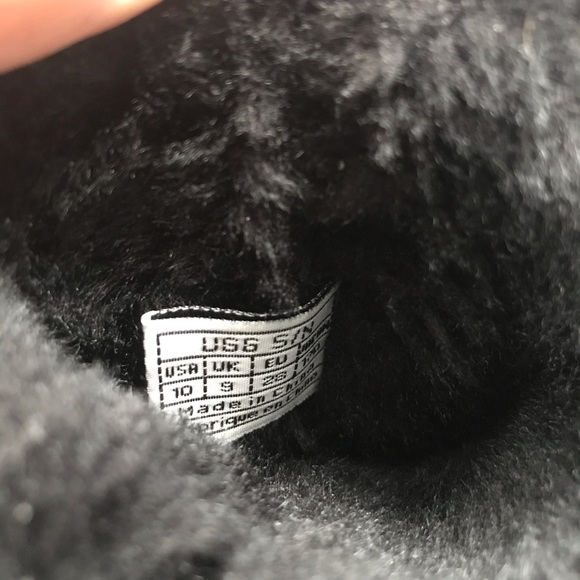 ⭐️ Ugg girl black boots great condition! - Picture 3 of 7